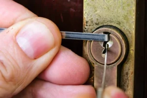 Locksmith in West Oak Trails Locksmith in Palermo West Residential Locksmith in Wedgewood Creek Residential Locksmith in Falgarwood Locked Out of Your House in Oakville? Here’s What to Do What to Do If You’re Locked Out of Your House in Winter